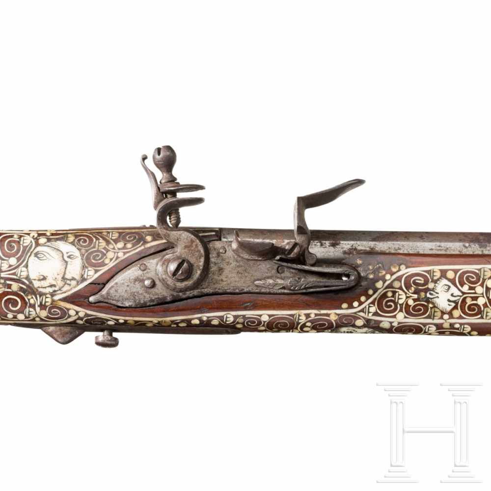 A Silesian battle axe with integrated flintlock and dagger, circa 1700Smooth barrel in 10 mm - Image 10 of 14