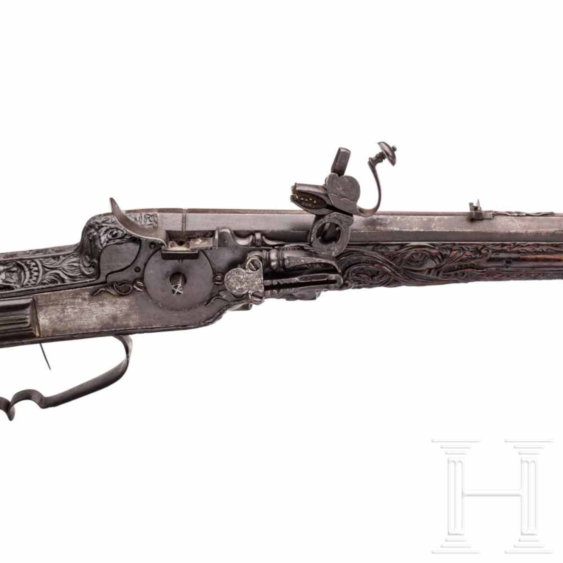 A southern German carved wheellock rifle with mother-of-pearl inlays in the style of the Maucher - Bild 3 aus 8