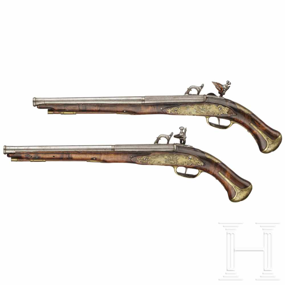 A Northern Italian pair of snaphauncelock pistols, end of 17th centuryÜber den Kammern - Image 2 of 3