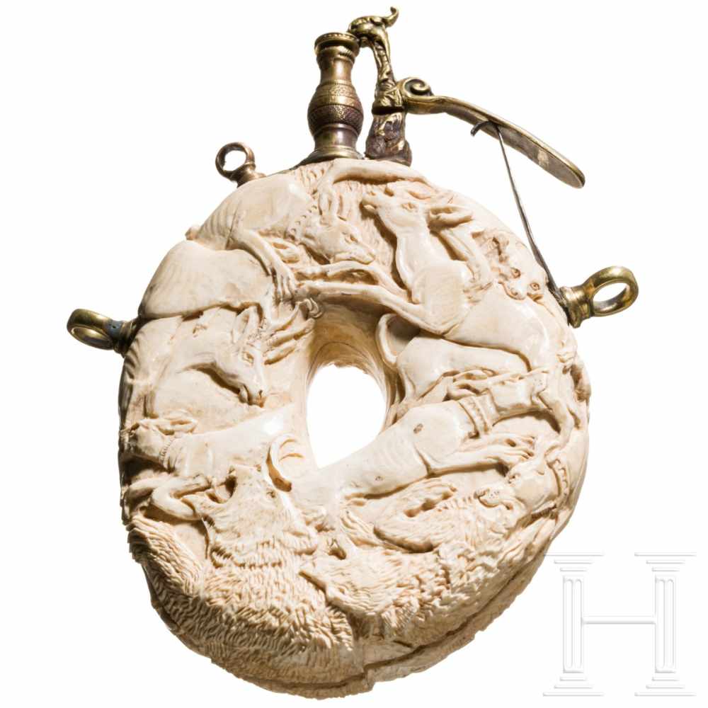 A carved German hunting powder flask (ivory) in the style of the Maucher workshop, 19th - Image 3 of 3