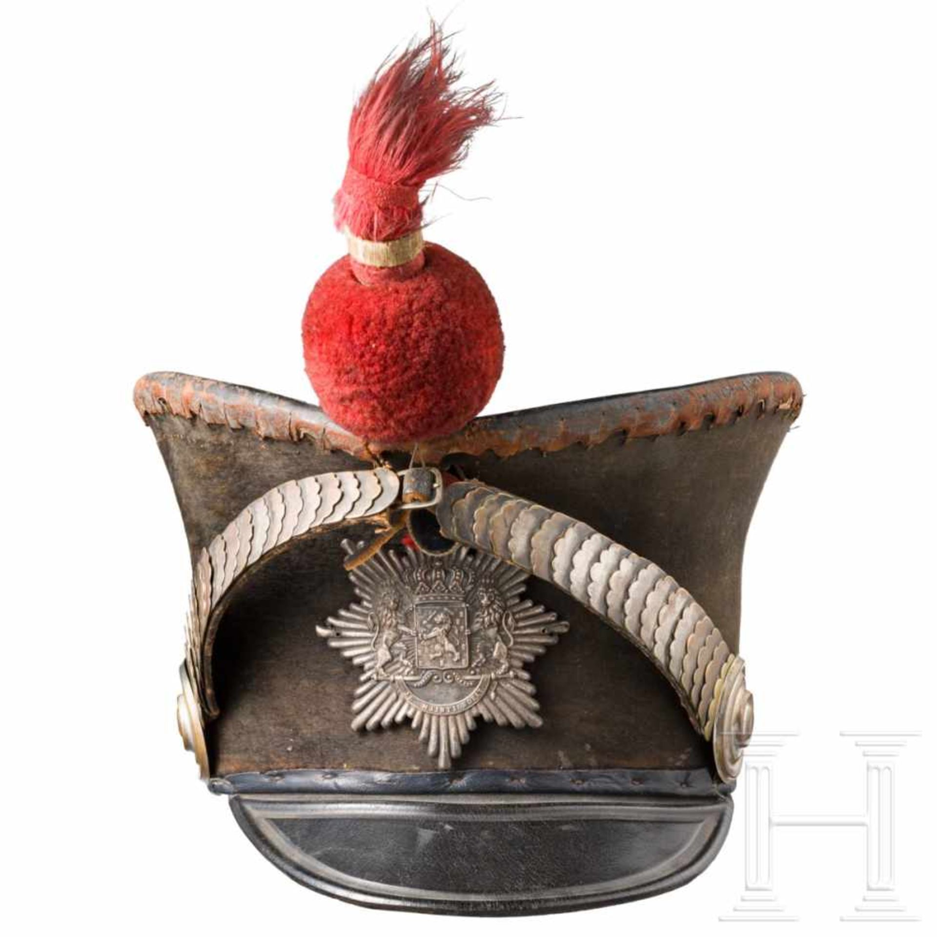 A shako with Dutch emblem, 19th centuryZusammengestellt. Mit Mohairfilz bezogener Korpus, Deckel und - Bild 2 aus 4