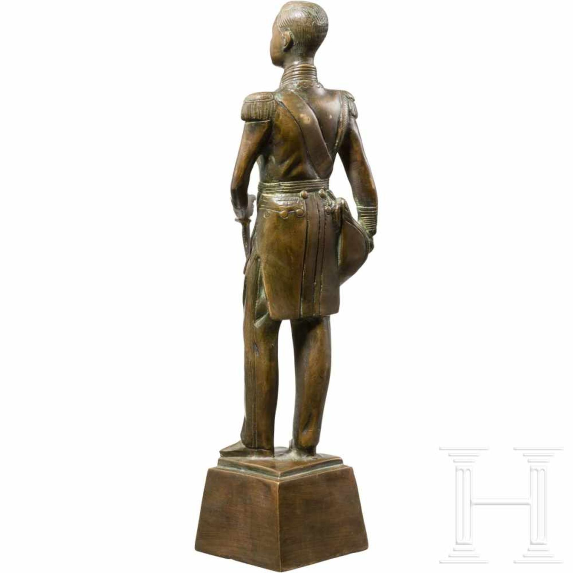 A bronze figure of Prince Chumphon/Sadej Tia (1880 - 1923), Siam, circa 1920Einteilig gegossene - Bild 2 aus 2