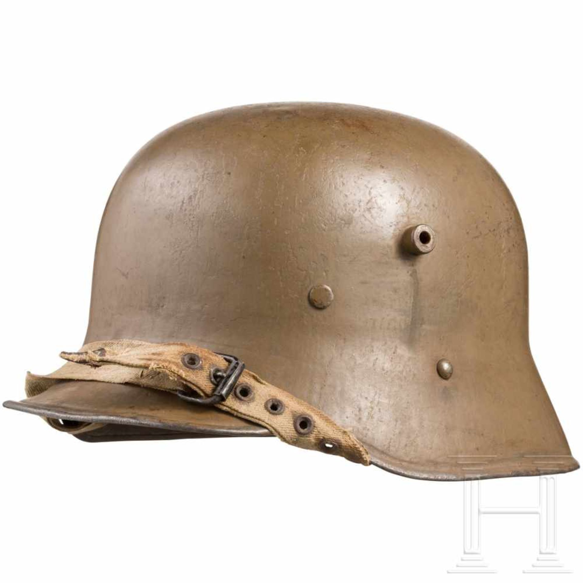 A steel helmet M 17Olivbraun lackierte Glocke, die Farbe nahezu vollständig erhalten, die