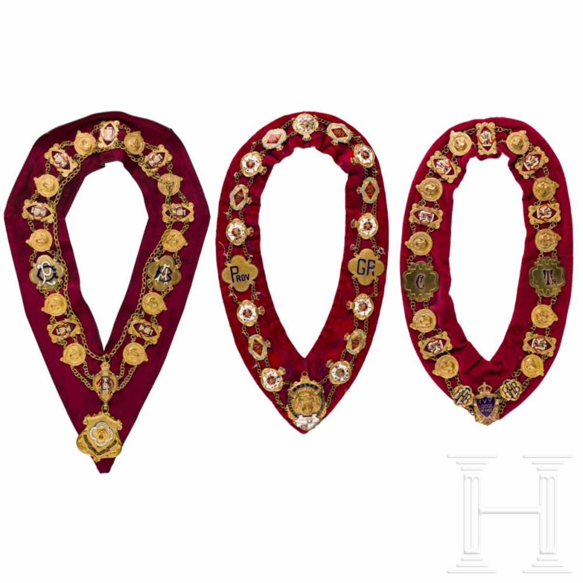 Three English lodge chains, circa 1900Buntmetall, vergoldet, emailliert (Fehlstellen), auf