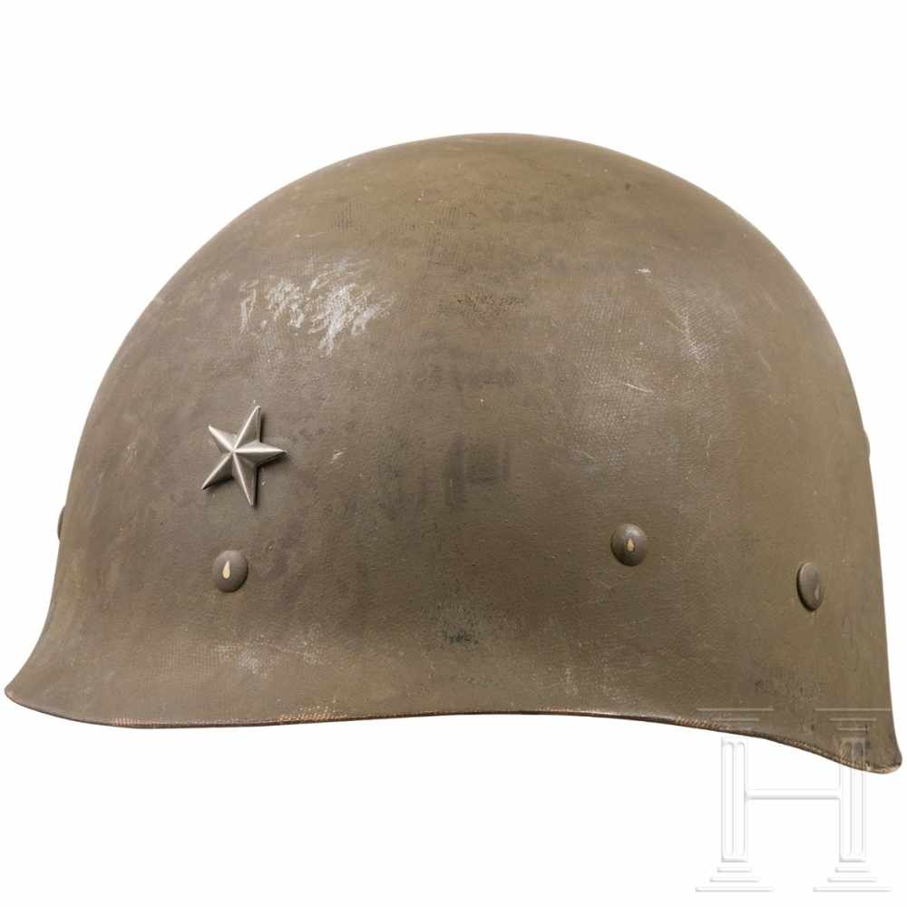 A USM 1 helmet liner for a brigadier, 1940sKunststoffglocke, ca. 95% des Originalanstriches