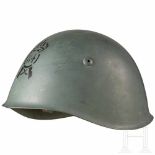 A steel helmet M 33 for enlisted men of the infantryFeldgrau lackierte Glocke (innen gestempelt „S