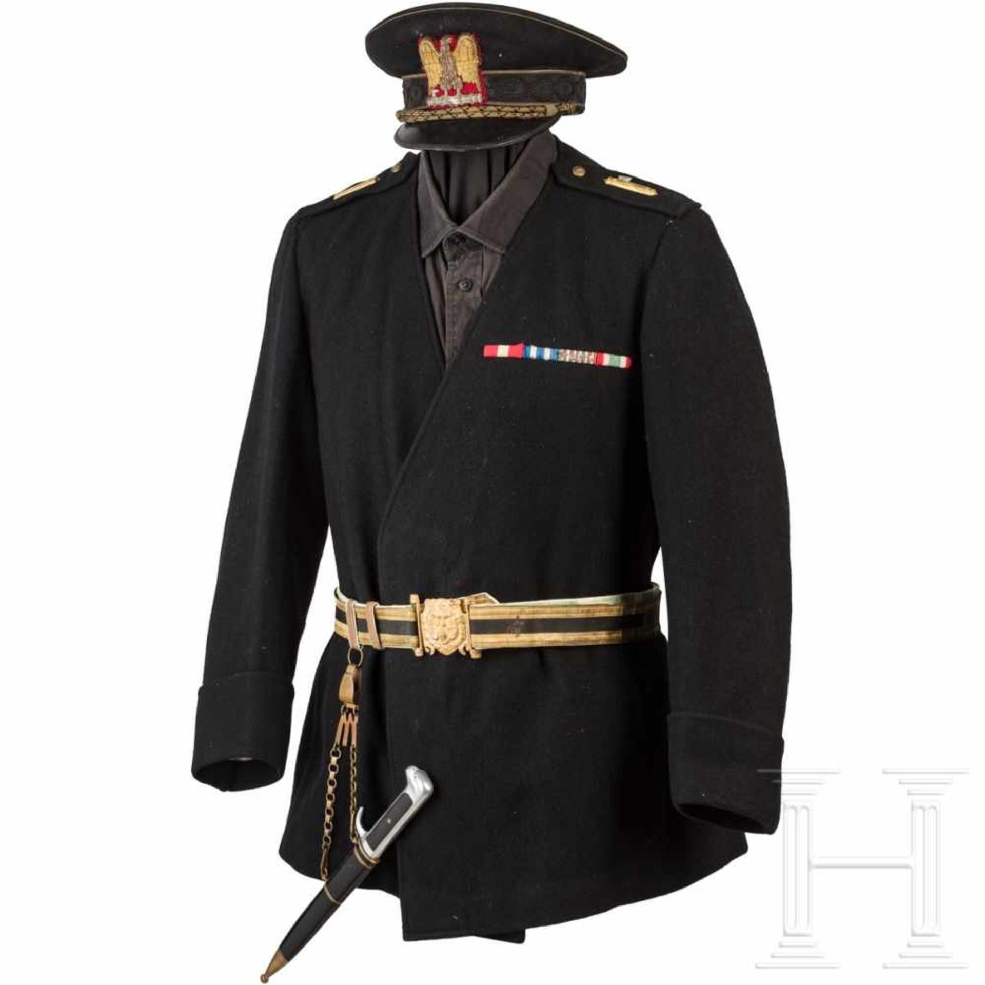 A uniform ensemble for high functionaries of the Italian Fascisti, 1st half of the 20th centuryVisor