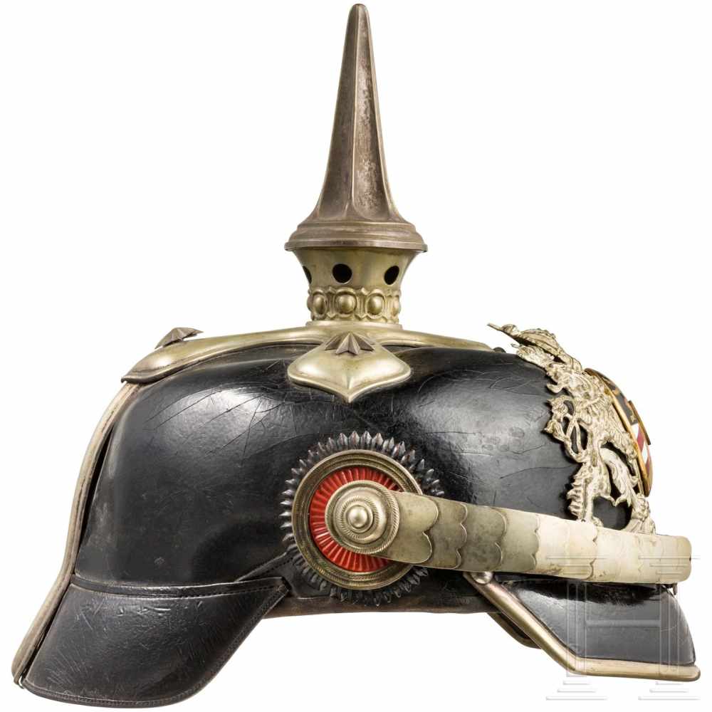 A helmet M 1886/1913 for generalsSchwarz lackierte Lederglocke (verzogen, Dellen) mit versilberten - Image 2 of 3