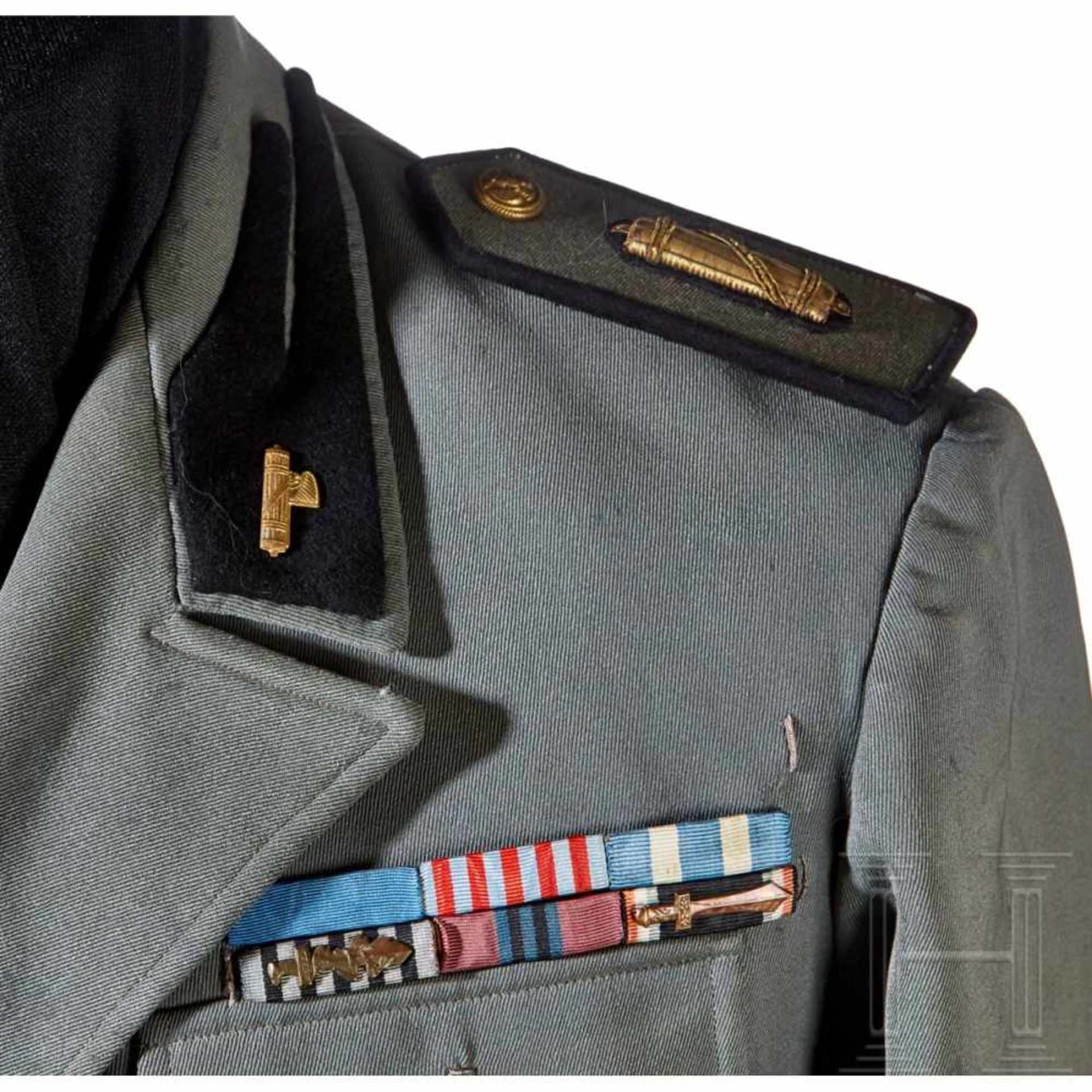 Service Tunic for an MVSN OberleutnantFine field-grey gabardine wool with pleated patch pockets - Bild 5 aus 9