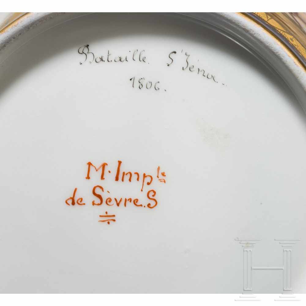 A coffee can and a sugar bowl of the Sèvres manufactory, circa 1807Dunkelblau gefärbtes, - Image 3 of 4