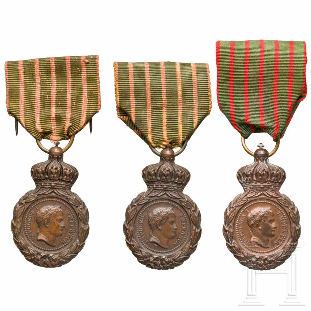 Three St. Helena medals, 19th centuryBronze, fein reliefiert. Profil Napoleons I. und Jahreszahl