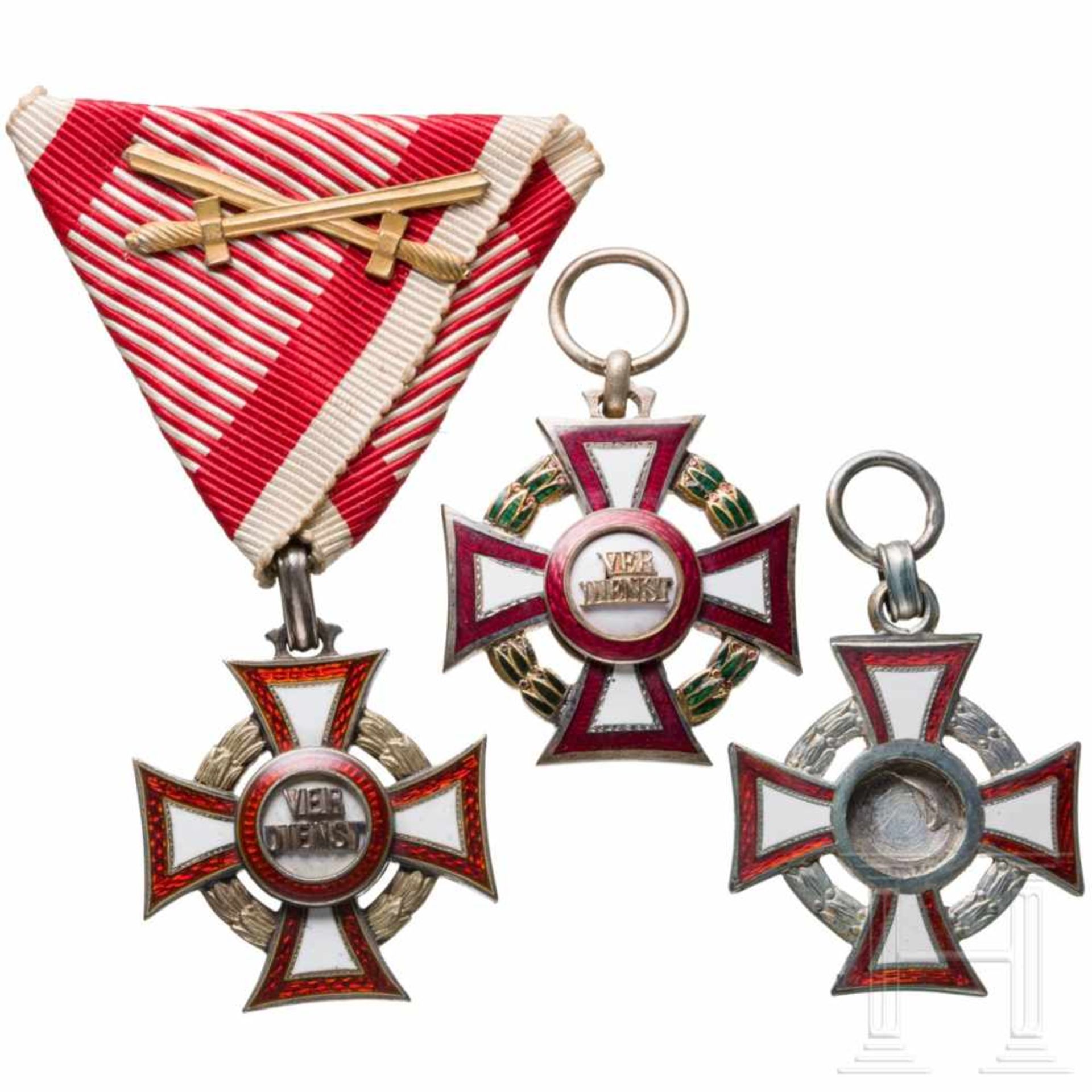 Military Merit Cross - three awardsDie drei Kreuze jeweils 3. Klasse mit Kriegsdekoration. Ein Kreuz