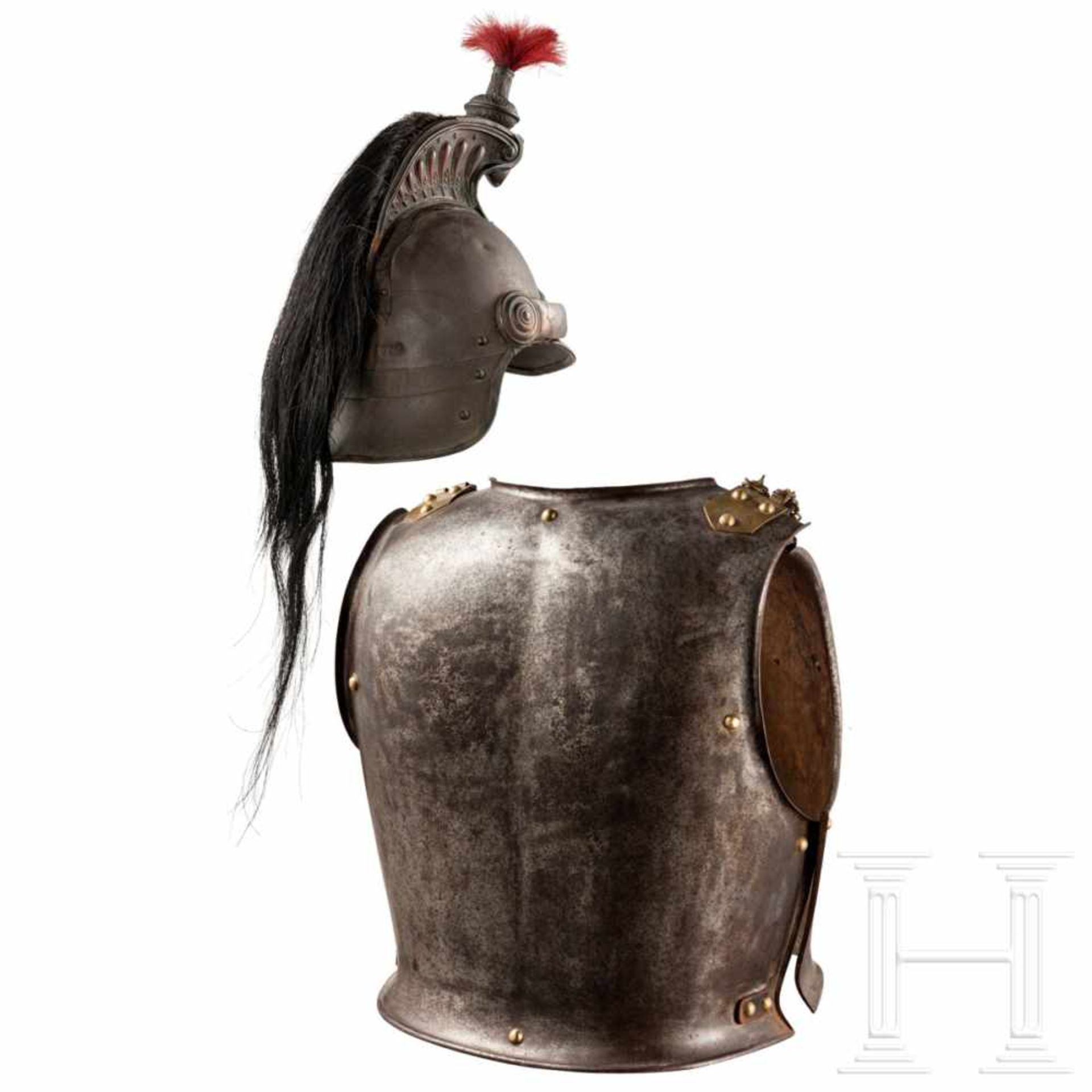 A helmet and a cuirass for curassier troopersHelm M 1874 für Mannschaften der Kürassiere mit - Bild 2 aus 3