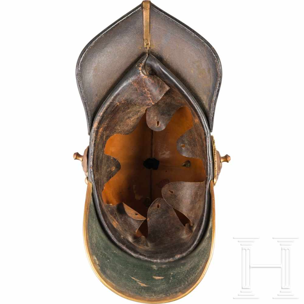 A helmet M 1845 for officers of the line infantryHoher, schwarz lackierter Lederkorpus mit rundem - Image 3 of 3