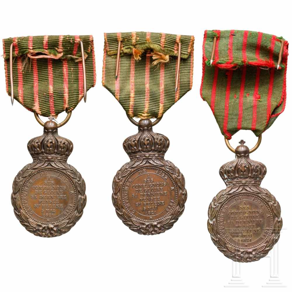 Three St. Helena medals, 19th centuryBronze, fein reliefiert. Profil Napoleons I. und Jahreszahl - Image 2 of 2