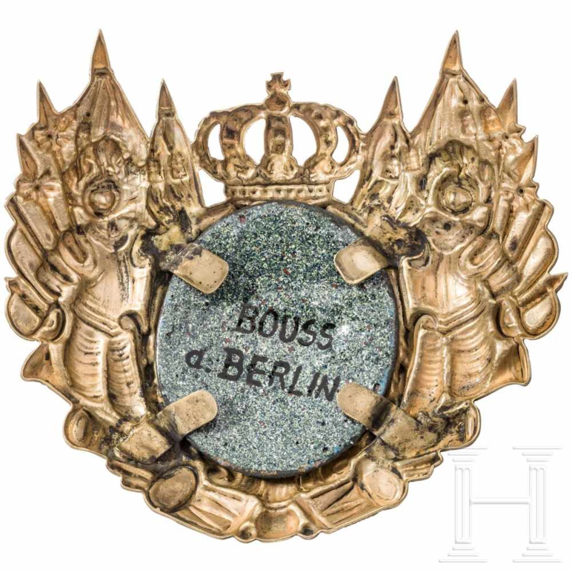 A middle shield of a ring collar for officers, 2nd half 19th centuryVergoldete Trophäenkartusche ( - Bild 4 aus 4