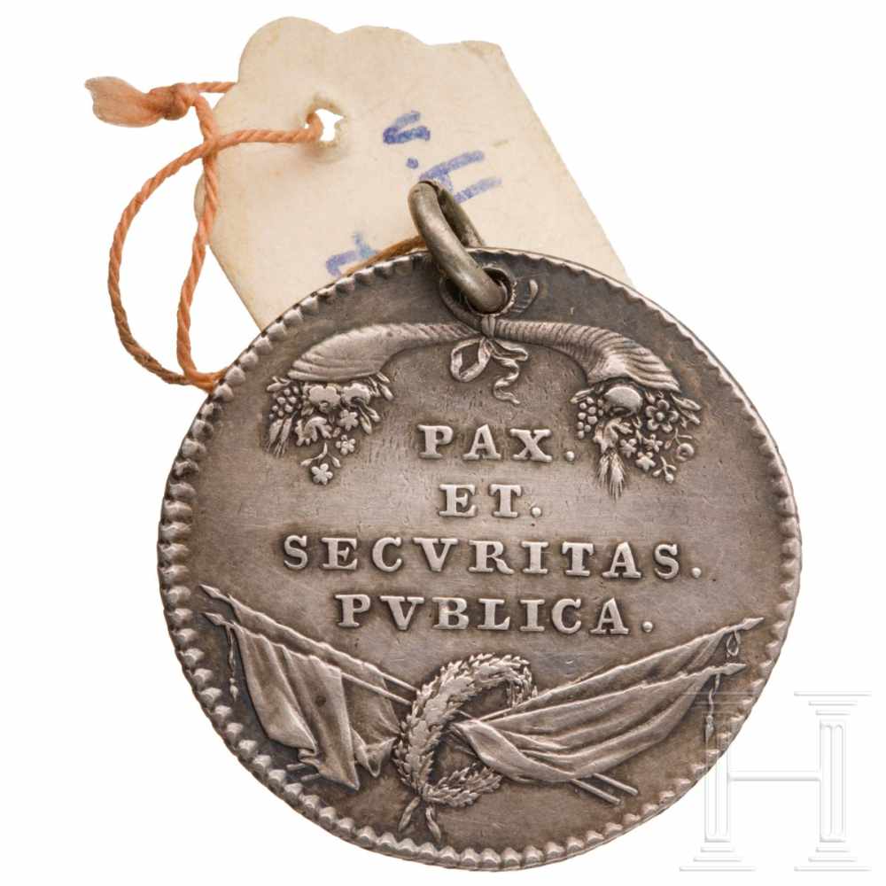 A Silver Military Merit Medal for the Netherlands, 1790Geprägte Silbermedaille mit schön gewachsener - Image 3 of 3