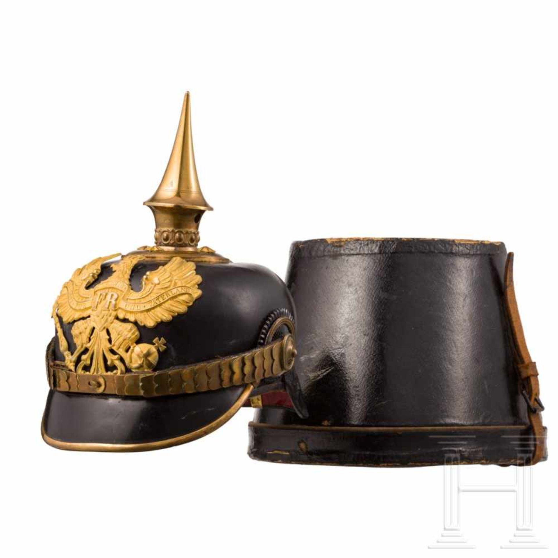 A helmet for officers of the line Regiments, with caseGlocke aus Leder, geschwärzt, aufgesetztes