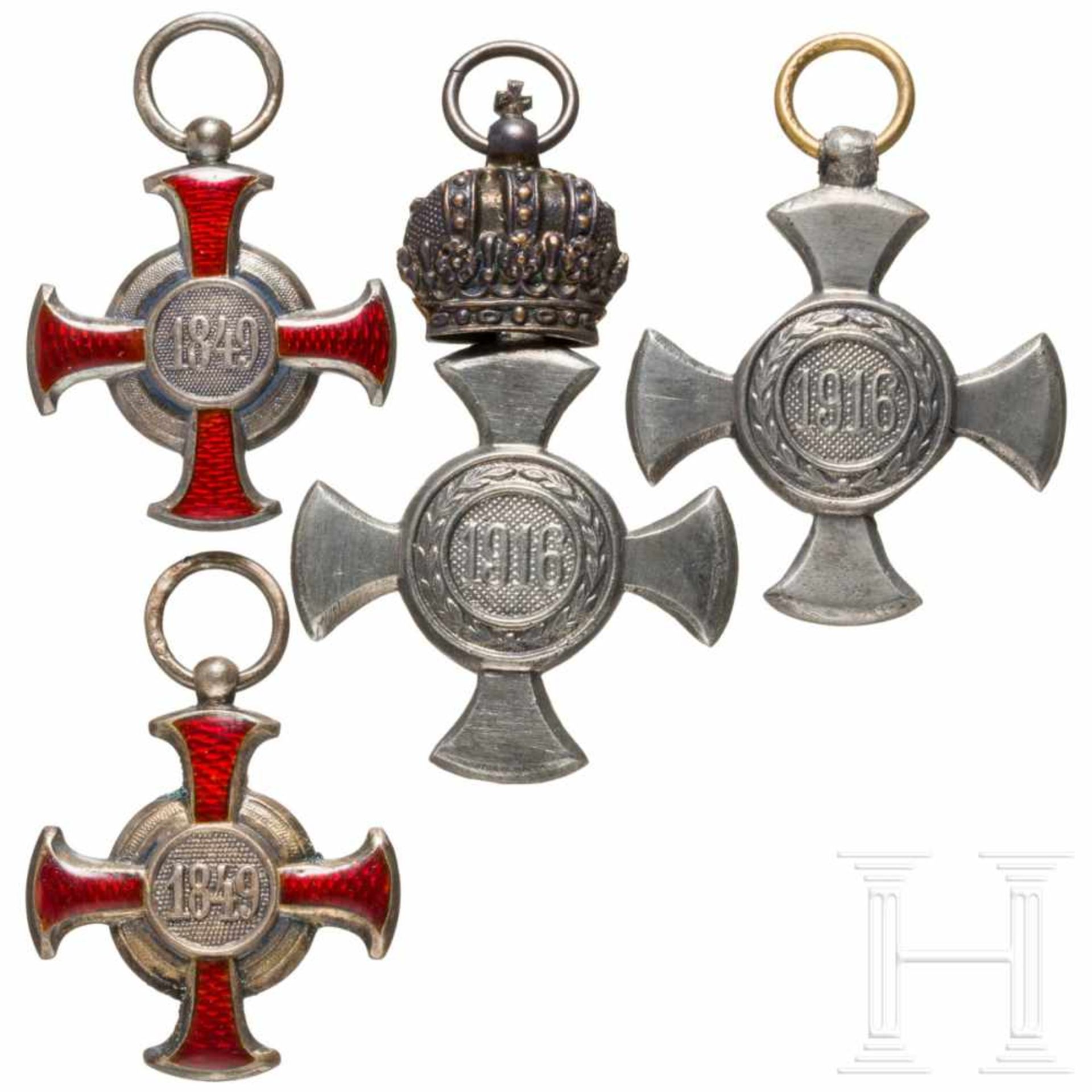 Cross of Merit - four awardsZwei Kreuze in Silber (z.T. gechipt), jew. Hersteller „V. MAYER‘S SÖHNE" - Bild 2 aus 2