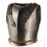 A cuirass M 1855 for cuirassier troopersSchwere gegratete Stahlbrust mit Messingnieten und