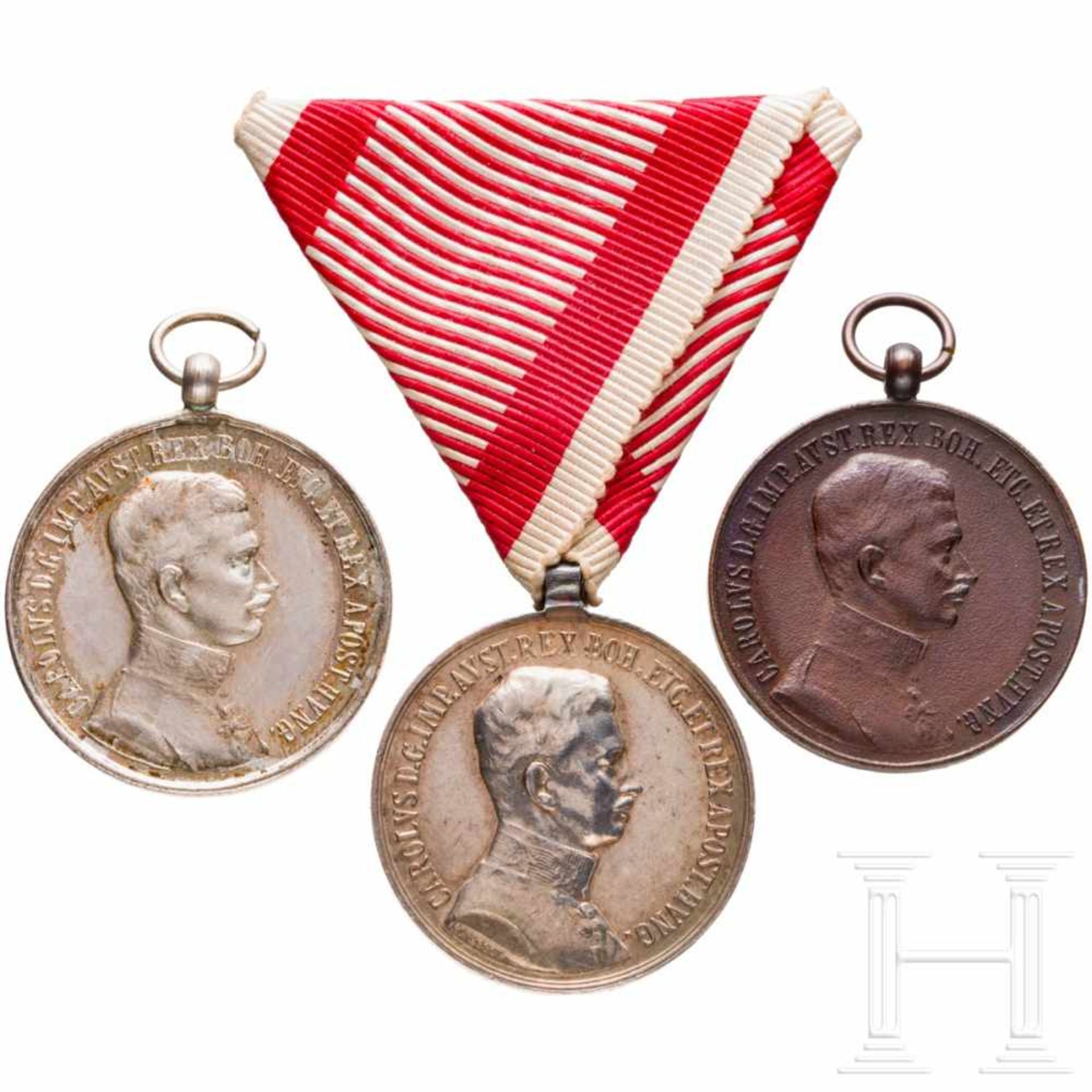 Medal of Bravery - three awardsDrei Tapferkeitsmedaillen (zwei in Silber der 2. Klasse, eine in