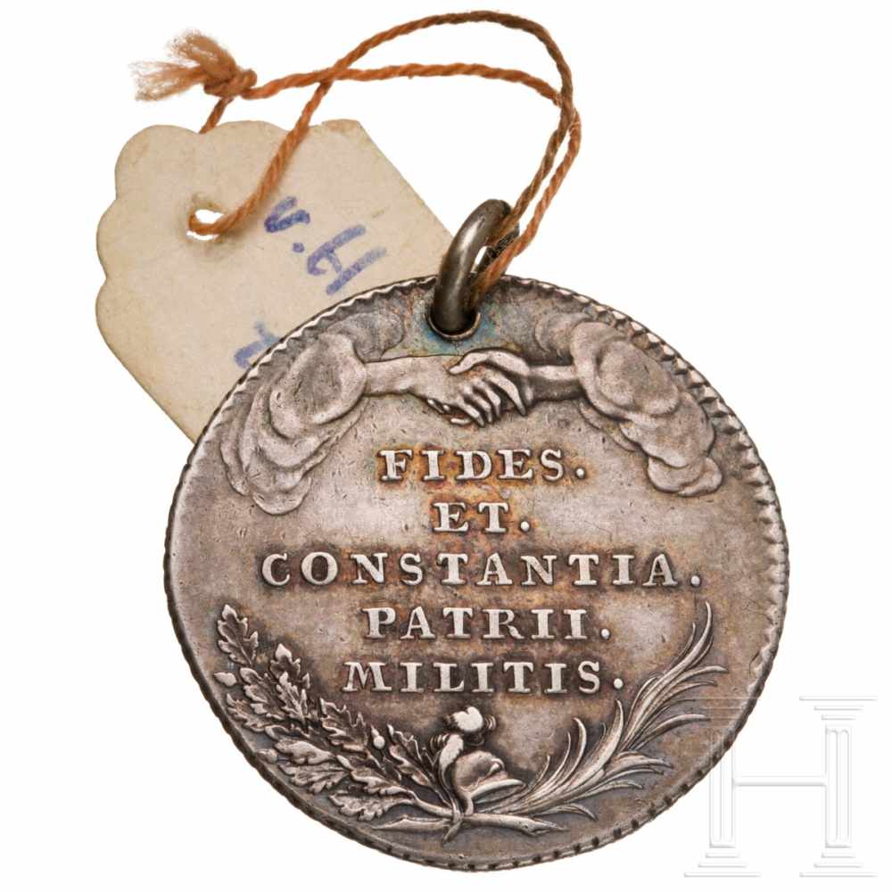 A Silver Military Merit Medal for the Netherlands, 1790Geprägte Silbermedaille mit schön gewachsener - Image 2 of 3