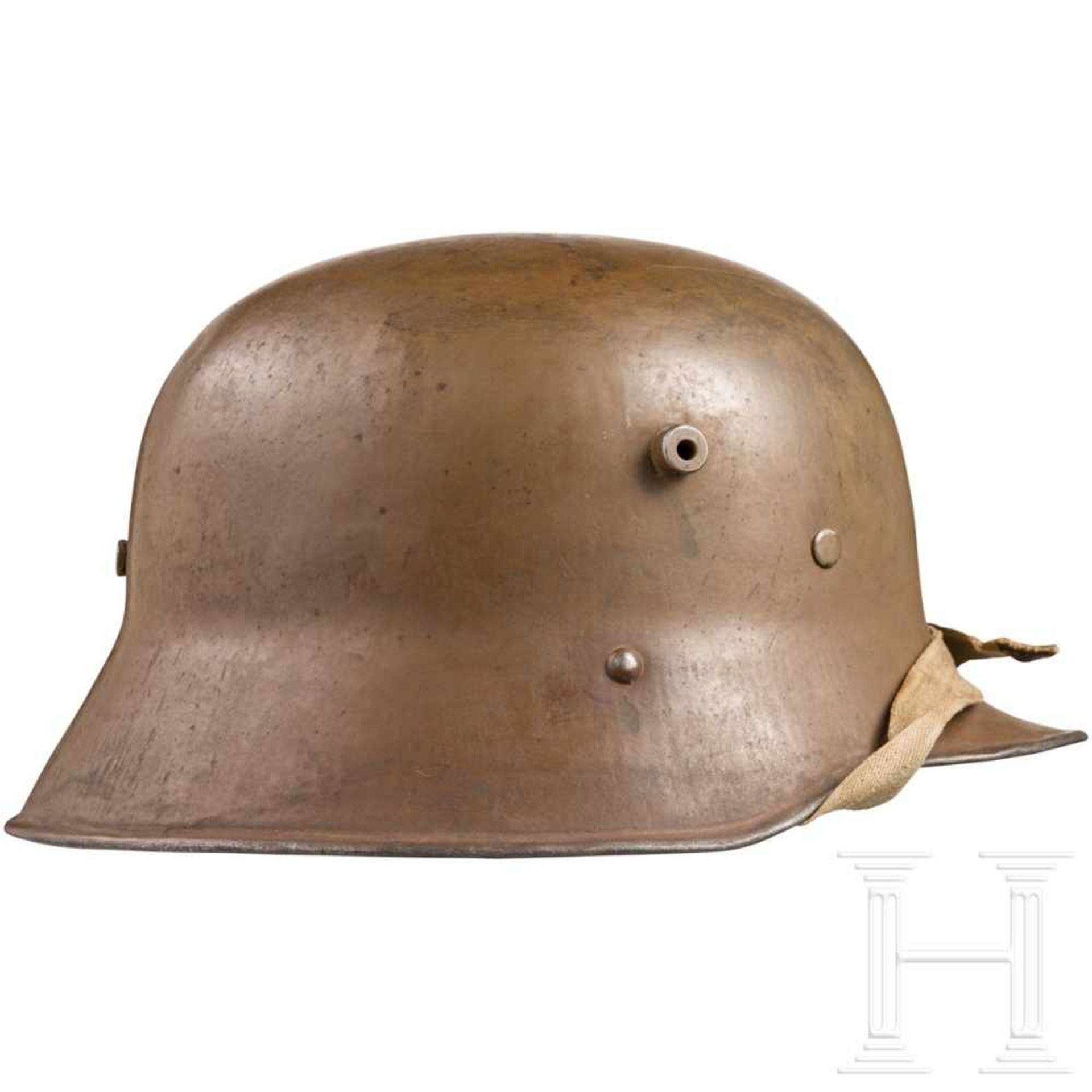 A steel helmet M 17Olivbraun lackierte Glocke, die Farbe nahezu vollständig erhalten, die - Bild 2 aus 3