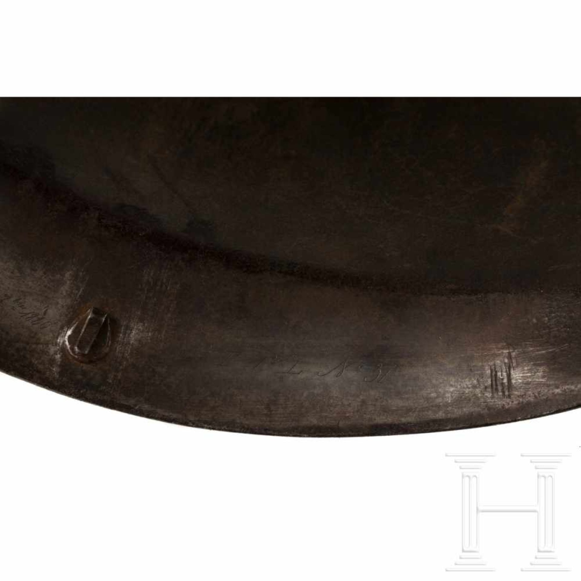 A helmet M 1874 and a cuirass M 1825 for cuirassier troopersEiserne Glocke mit Vorder- und - Bild 5 aus 6