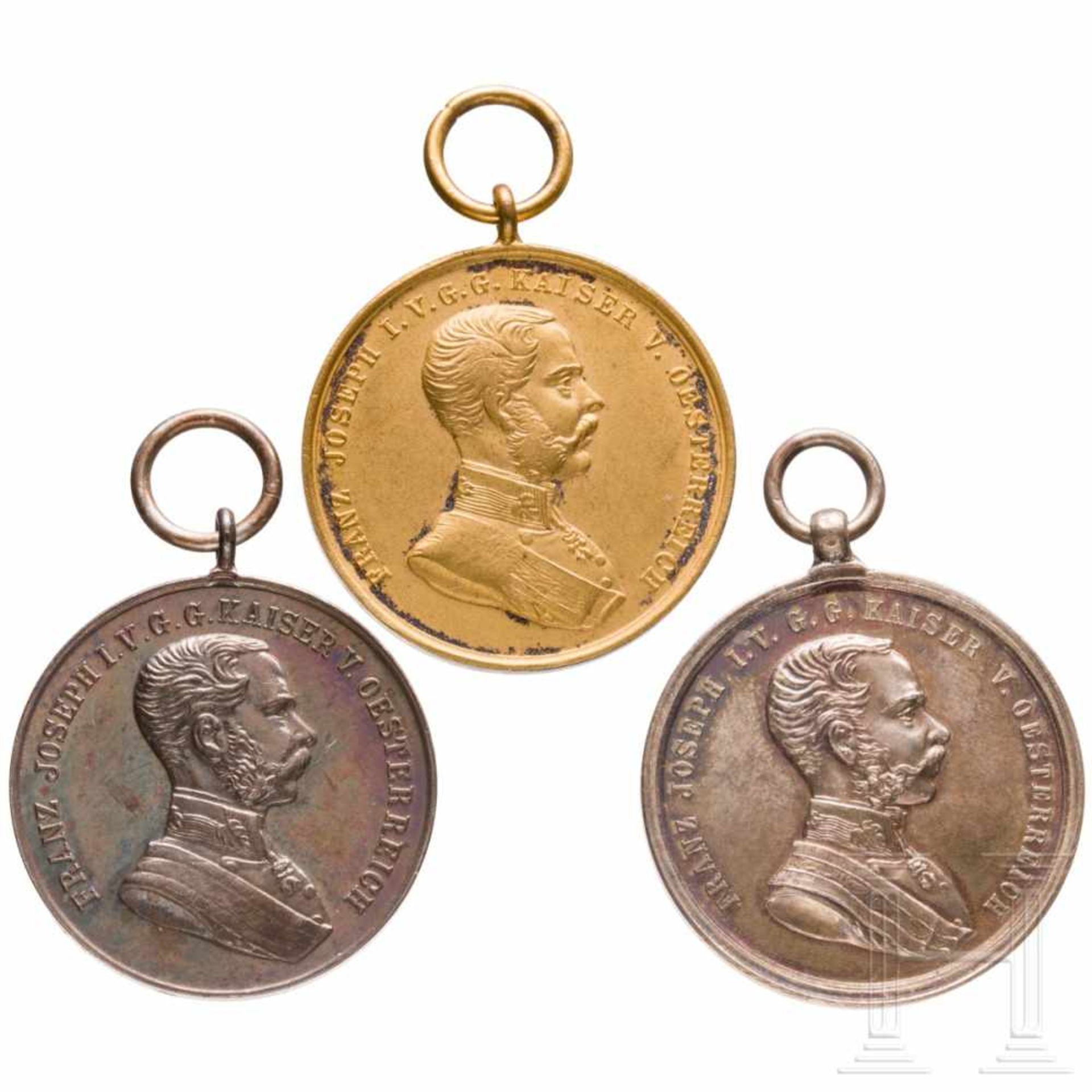 Medal for Bravery - three awardsDrei Tapferkeitsmedaillen (zwei in Silber der 2. Klasse, eine in