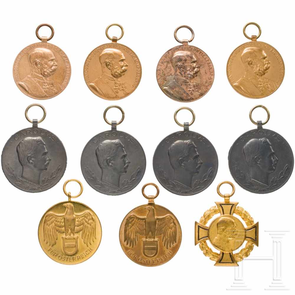 A group of eleven awardsVier Regierungs-Jubiläumsmedaillen in Bronze, das Jubiläumskreuz 1908 in der