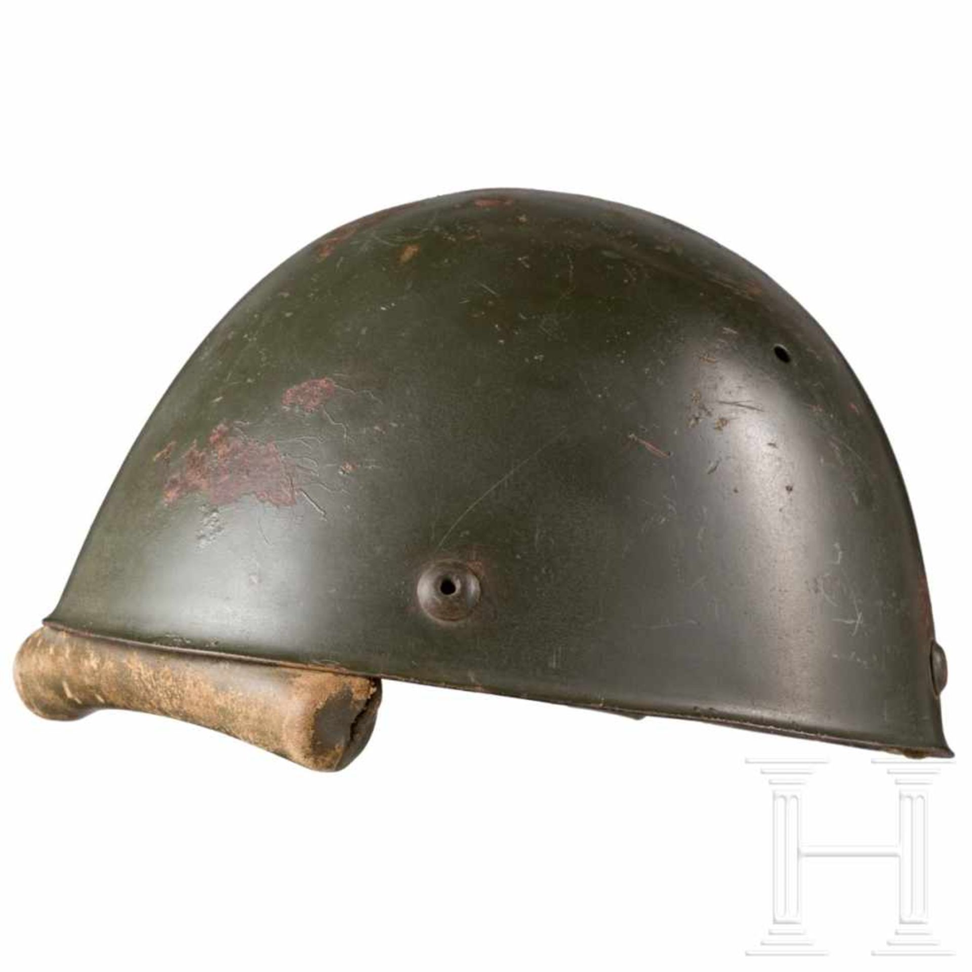 A steel helmet M 42 for paratroopersOlivgrün lackierte Glocke (Rostspuren) mit vier - Bild 5 aus 6