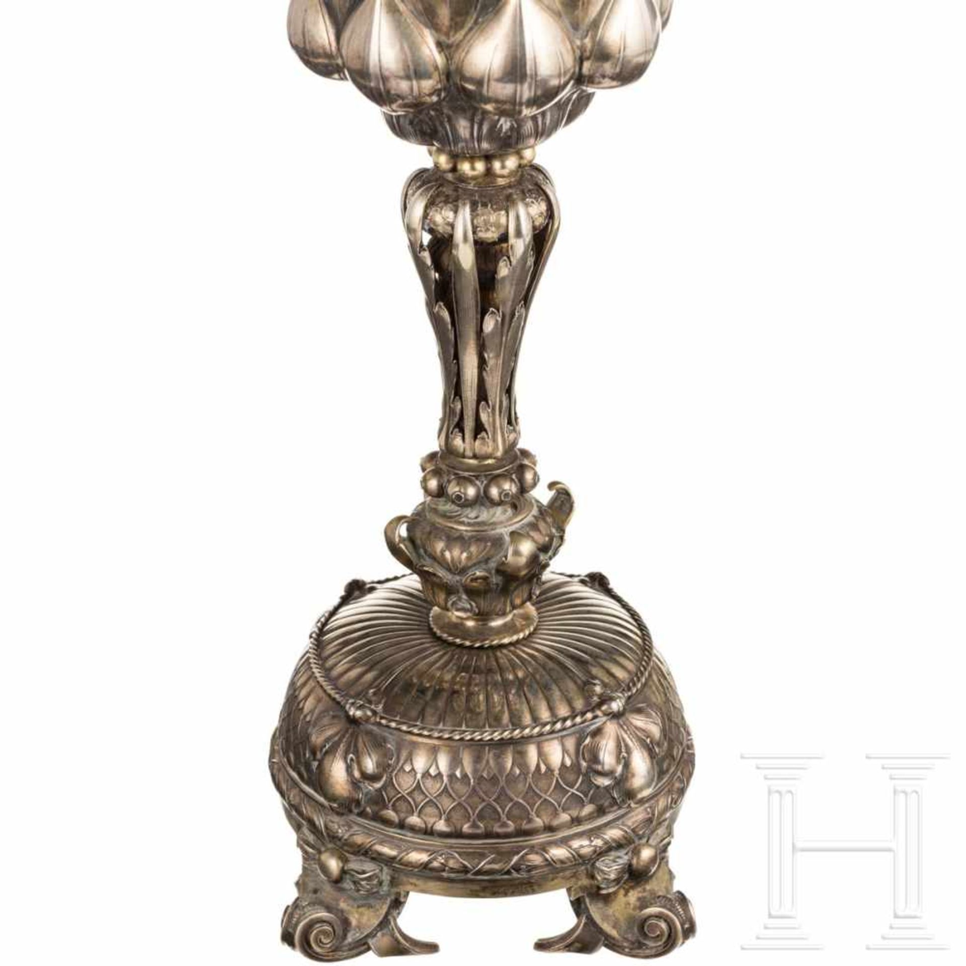 A large Art Nouveau trophy cup after a design by Hermann Götz, Baden, circa 1900Chased silver, - Bild 13 aus 15