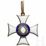Military Order of Merit Knight's CrossSilber vergoldet und emailliert. Maße ca. 40 x 36,5 mm,