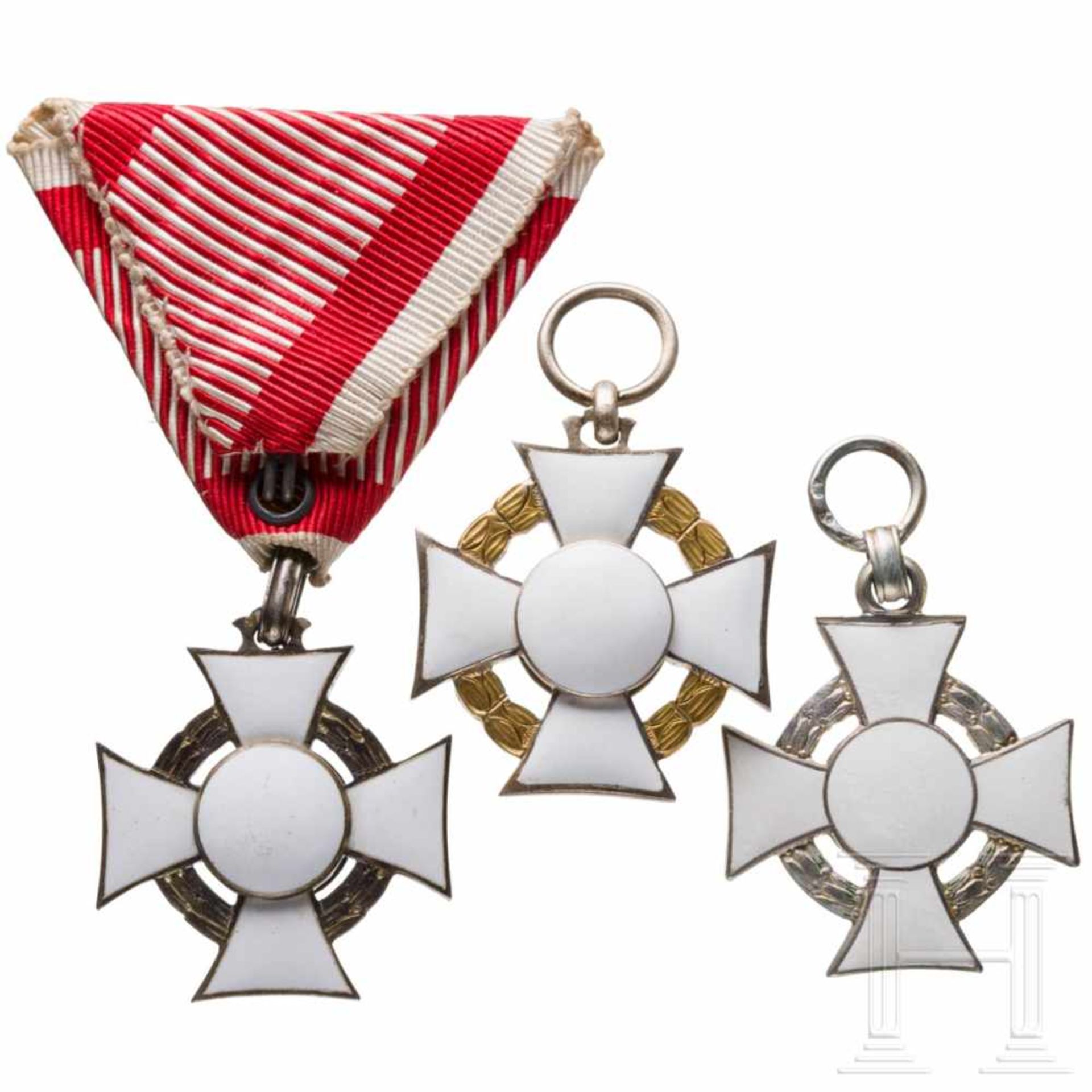 Military Merit Cross - three awardsDie drei Kreuze jeweils 3. Klasse mit Kriegsdekoration. Ein Kreuz - Bild 2 aus 2