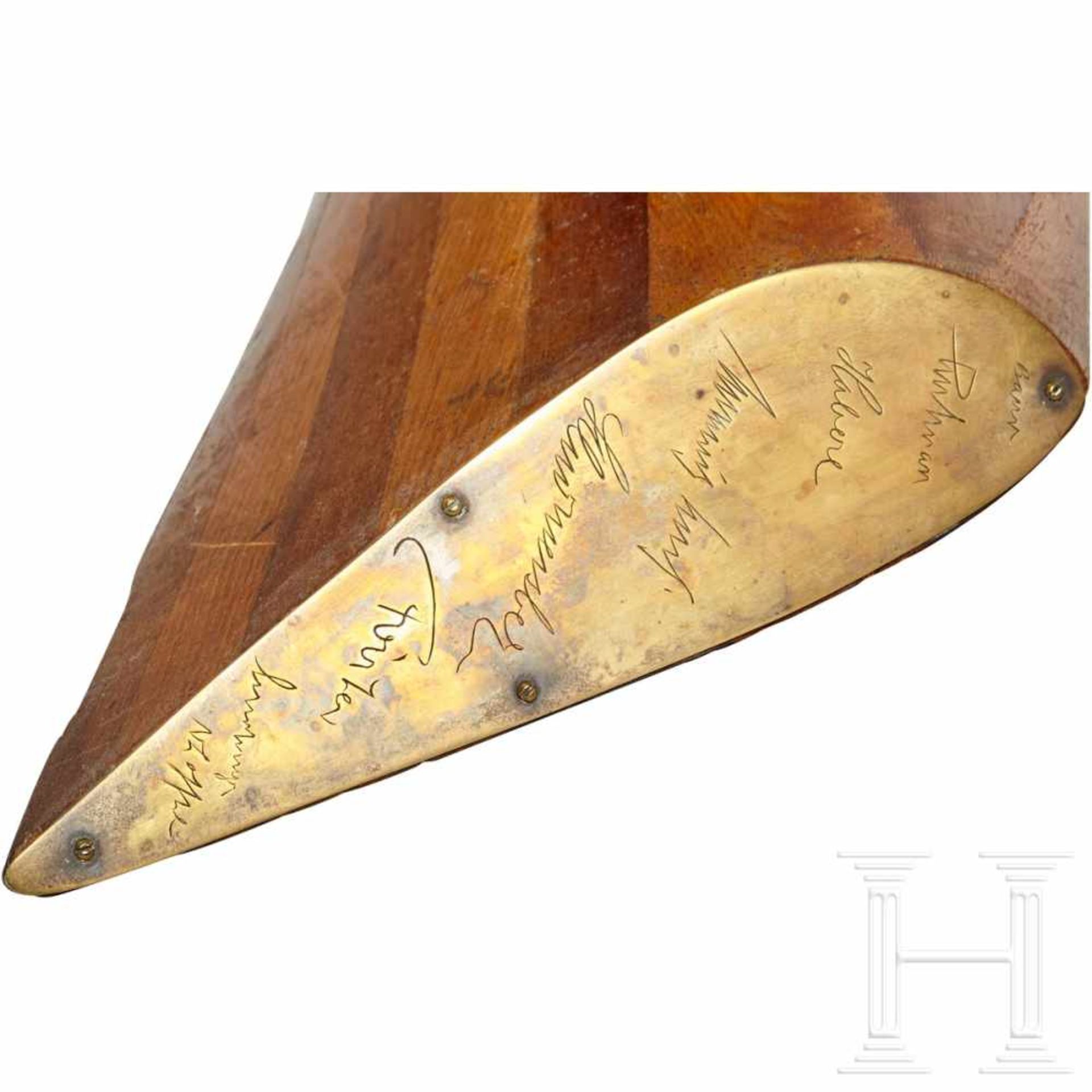 A hand-painted propeller fragmentSection of wooden propeller taken from a WWI aircraft, modified for - Bild 5 aus 6