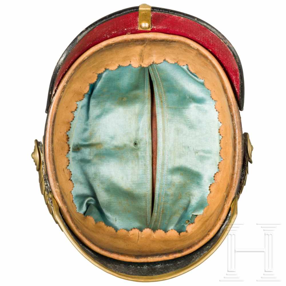 A helmet for officers of the field artillery, circa 1900Schwarz lackierte Lederglocke mit eckigem - Image 5 of 10