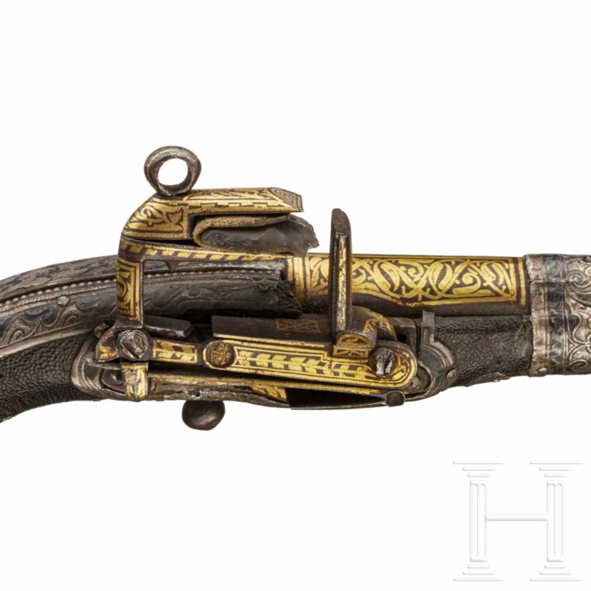 A gold-inlaid miquelet-lock pistol, Russia/Caucasus, mid-19th century.Smooth bore barrel in 12 mm - Bild 3 aus 5