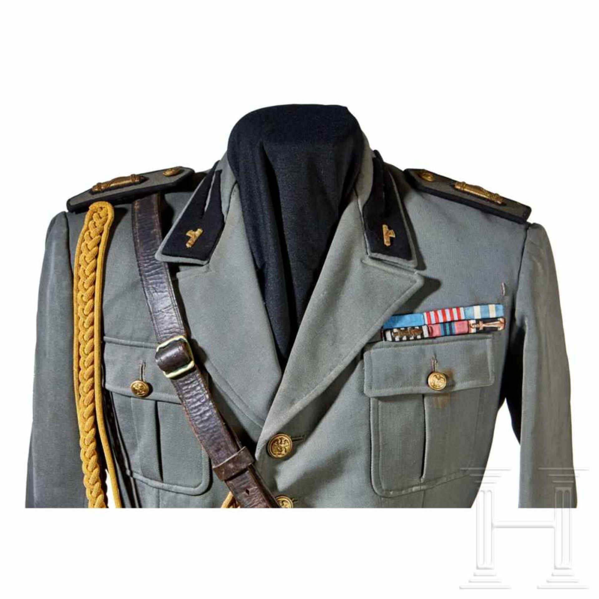 Service Tunic for an MVSN OberleutnantFine field-grey gabardine wool with pleated patch pockets - Bild 3 aus 9