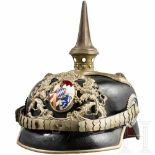A helmet M 1886/1913 for generalsSchwarz lackierte Lederglocke (verzogen, Dellen) mit versilberten