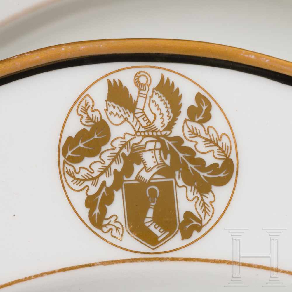 Hermann Göring - two dinner plates from his KPM dining serviceWeißes, glasiertes Porzellan mit - Image 3 of 4