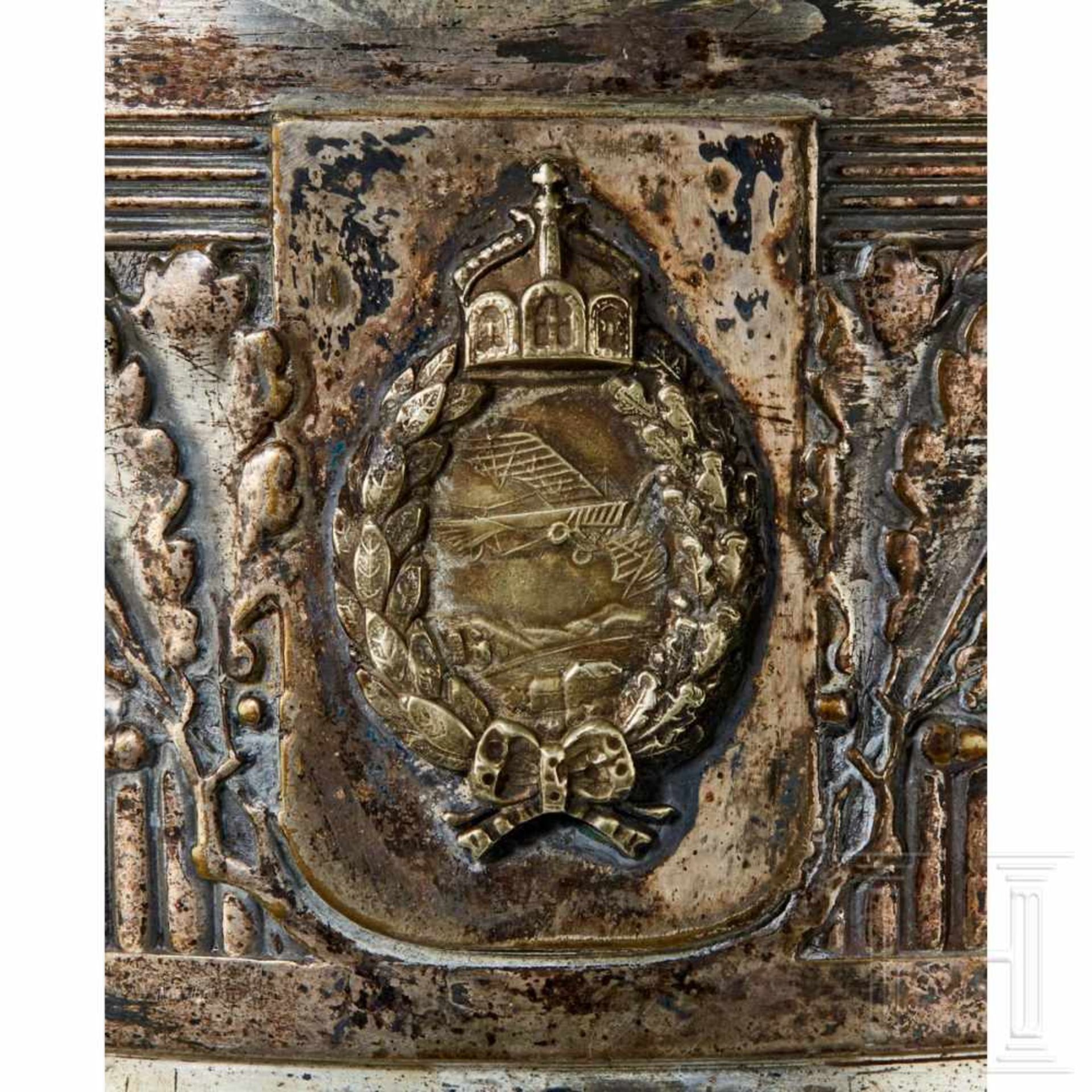 A decorative Flyer’s GobletLarge, silver plated goblet with detachable lid, decorative motif of - Bild 4 aus 5