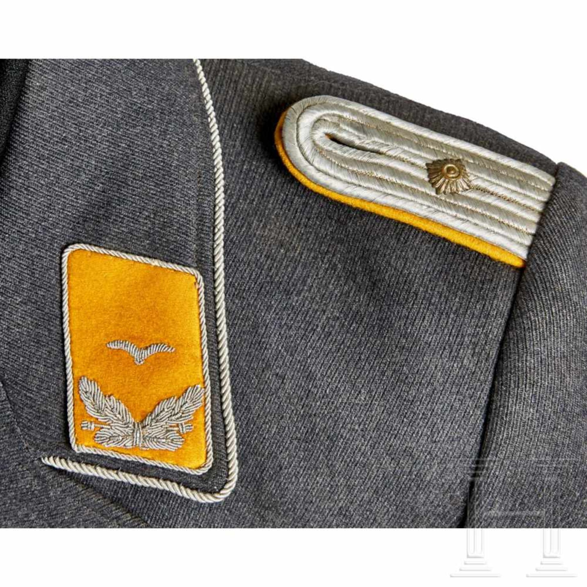 A Fliegerbluse for an officerLuftwaffe blue-grey tricot wool, four hidden buttons (silver NSDAP), - Bild 6 aus 9