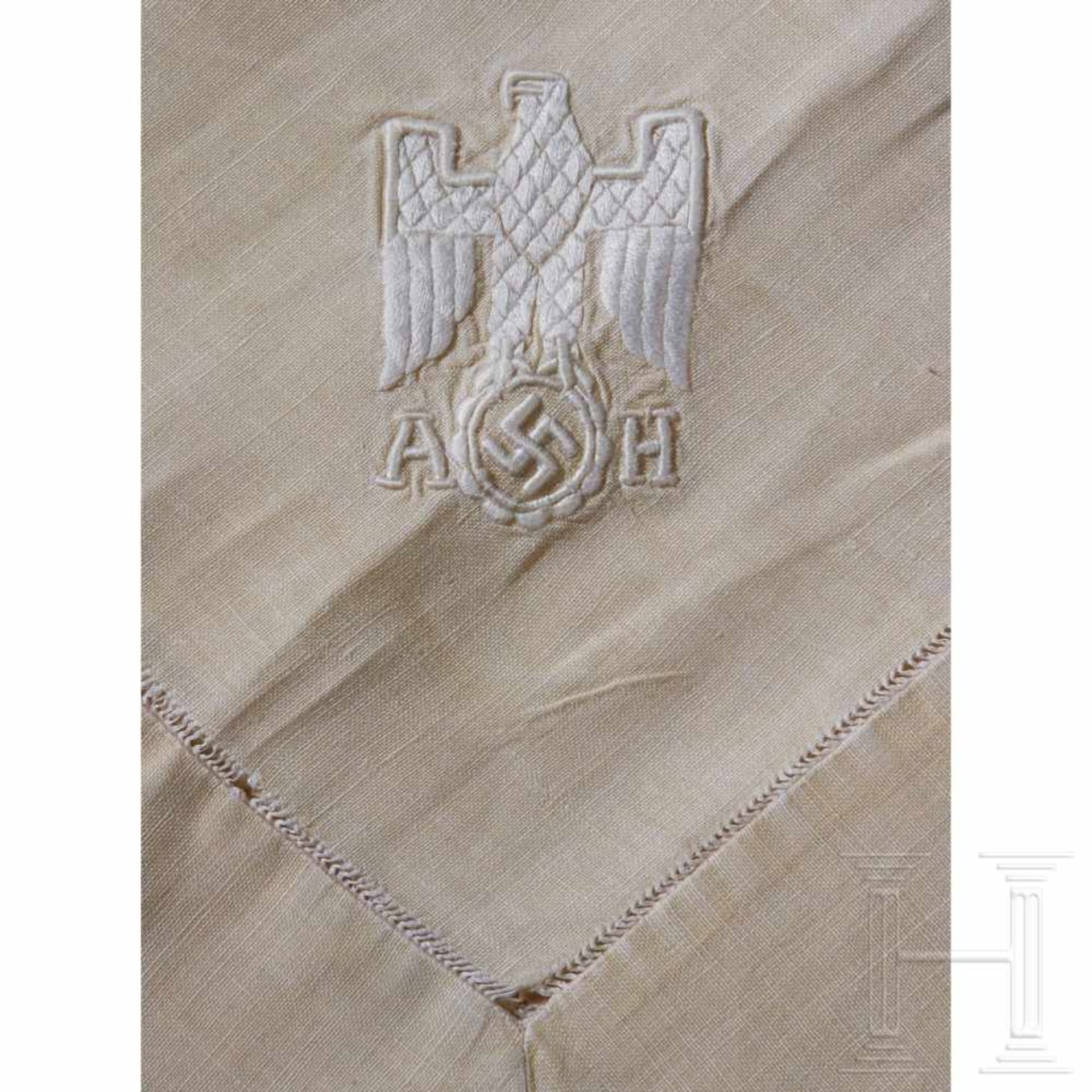 Adolf Hitler – a Table Cover from Informal Personal Table ServiceCream color cloth linen table cover - Bild 2 aus 3