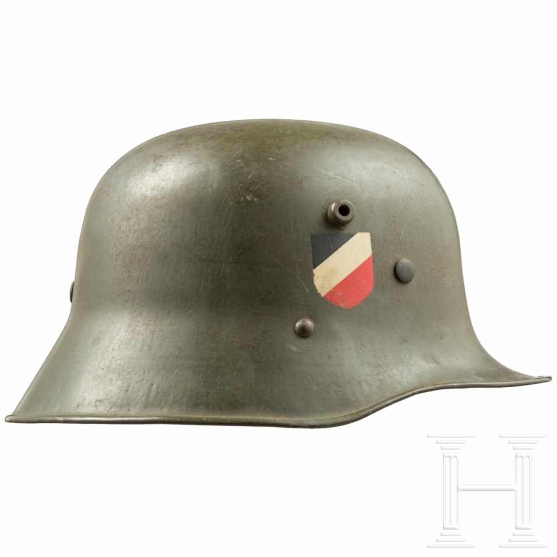 Stahlhelm M 17/35 des Heeres mit beiden AbzeichenUm 1938 vom österreichischen Bundesheer in die - Bild 2 aus 7