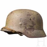 An air force steel helmet with camoflage painting Glocke mit gesandeter Drei-Farben-Tarnlackierung