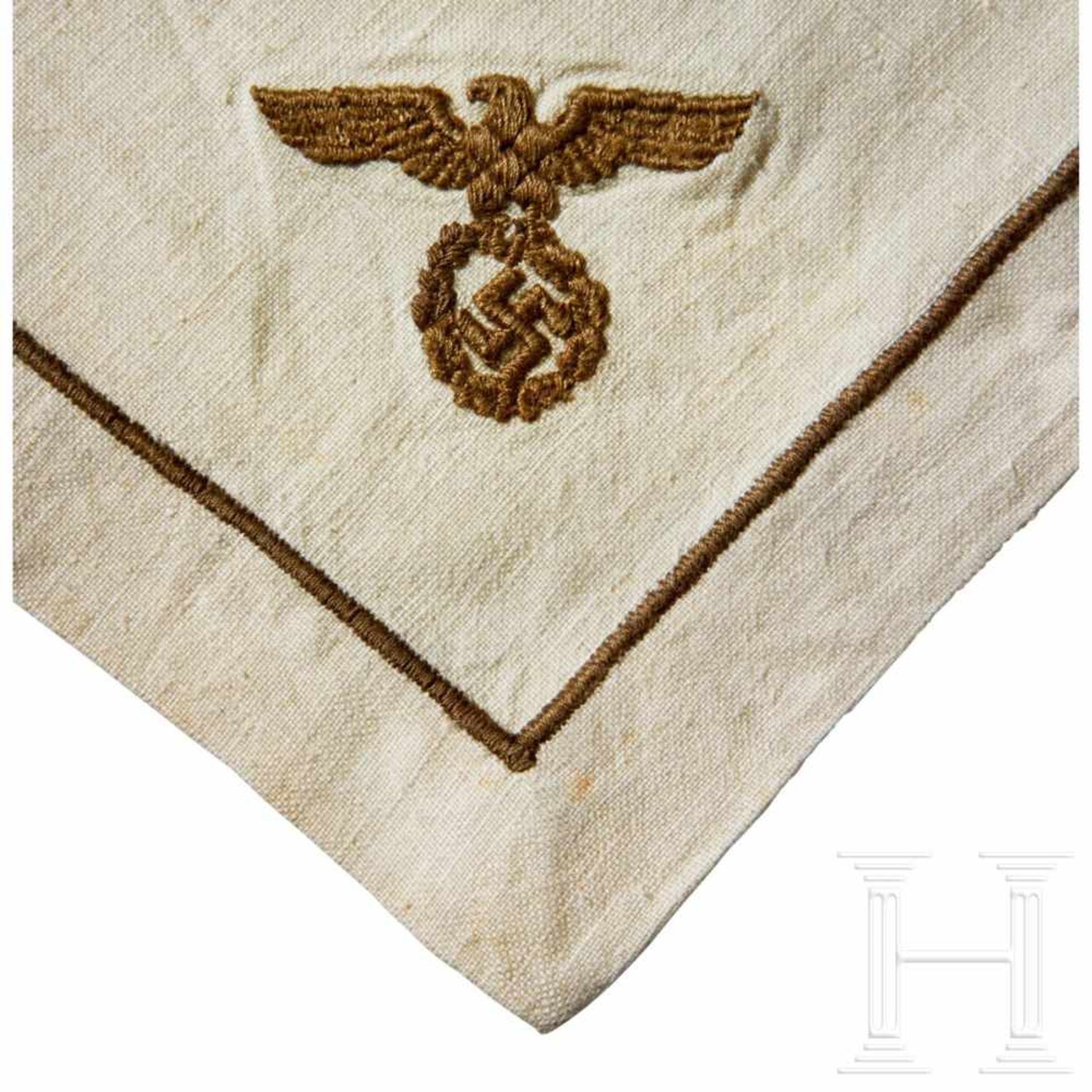 Adolf Hitler – napkins from his Personal Silver ServiceA set of six cream color linen napkins, brown - Bild 3 aus 4