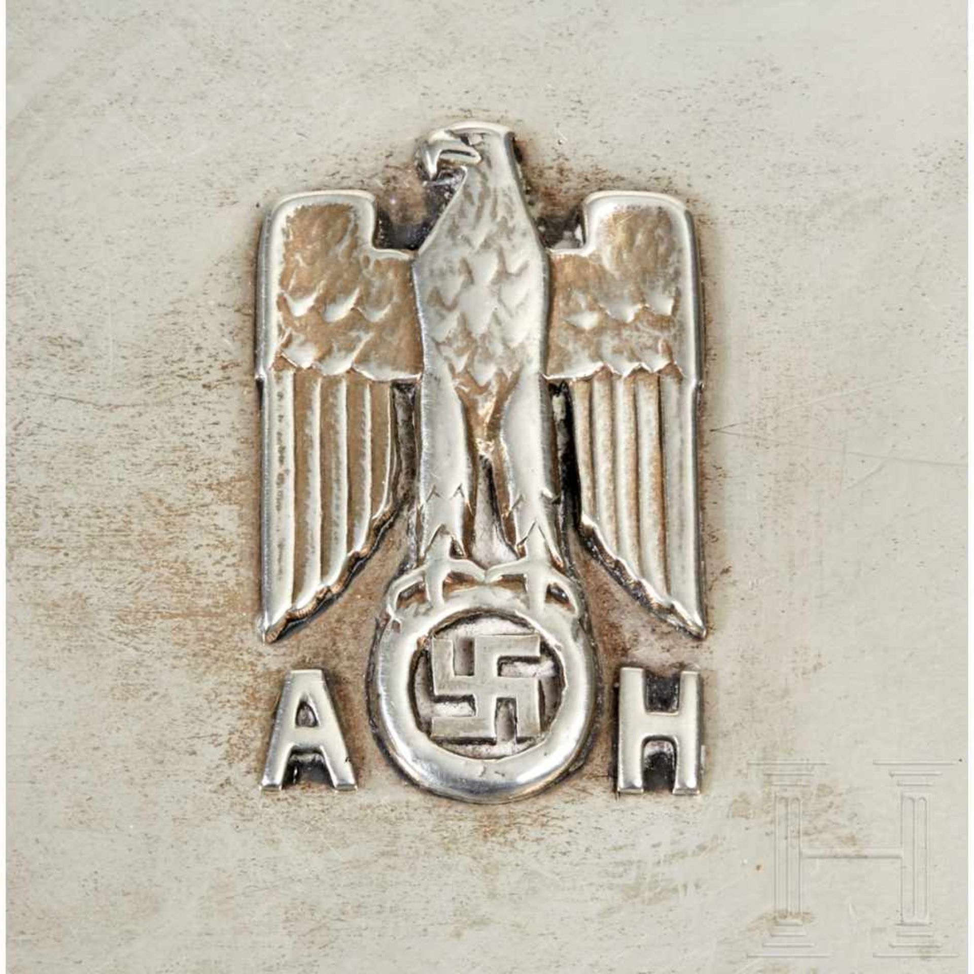 Adolf Hitler – a Cigarette Box from his Personal Silver ServiceSilver with highly polished surfaces, - Bild 5 aus 5