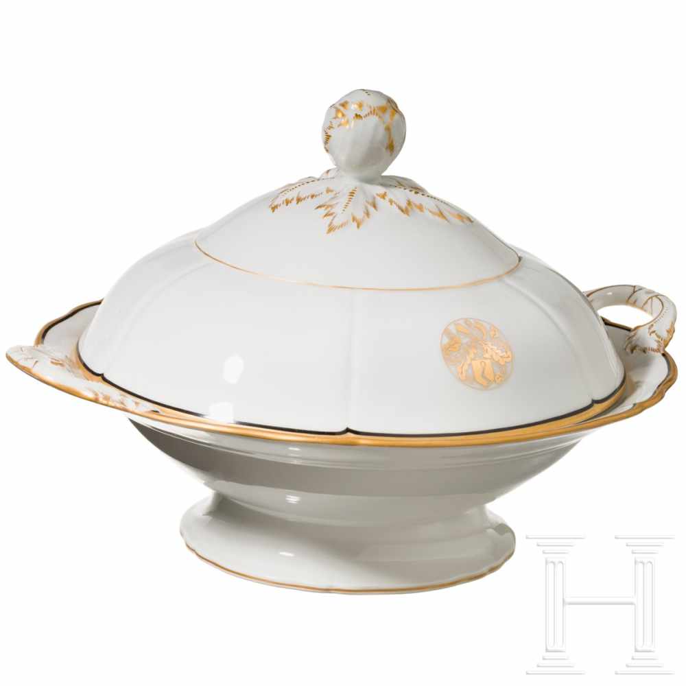 Hermann Göring - large lidded terrine from his KPM dining serviceWeißes, glasiertes Porzellan mit