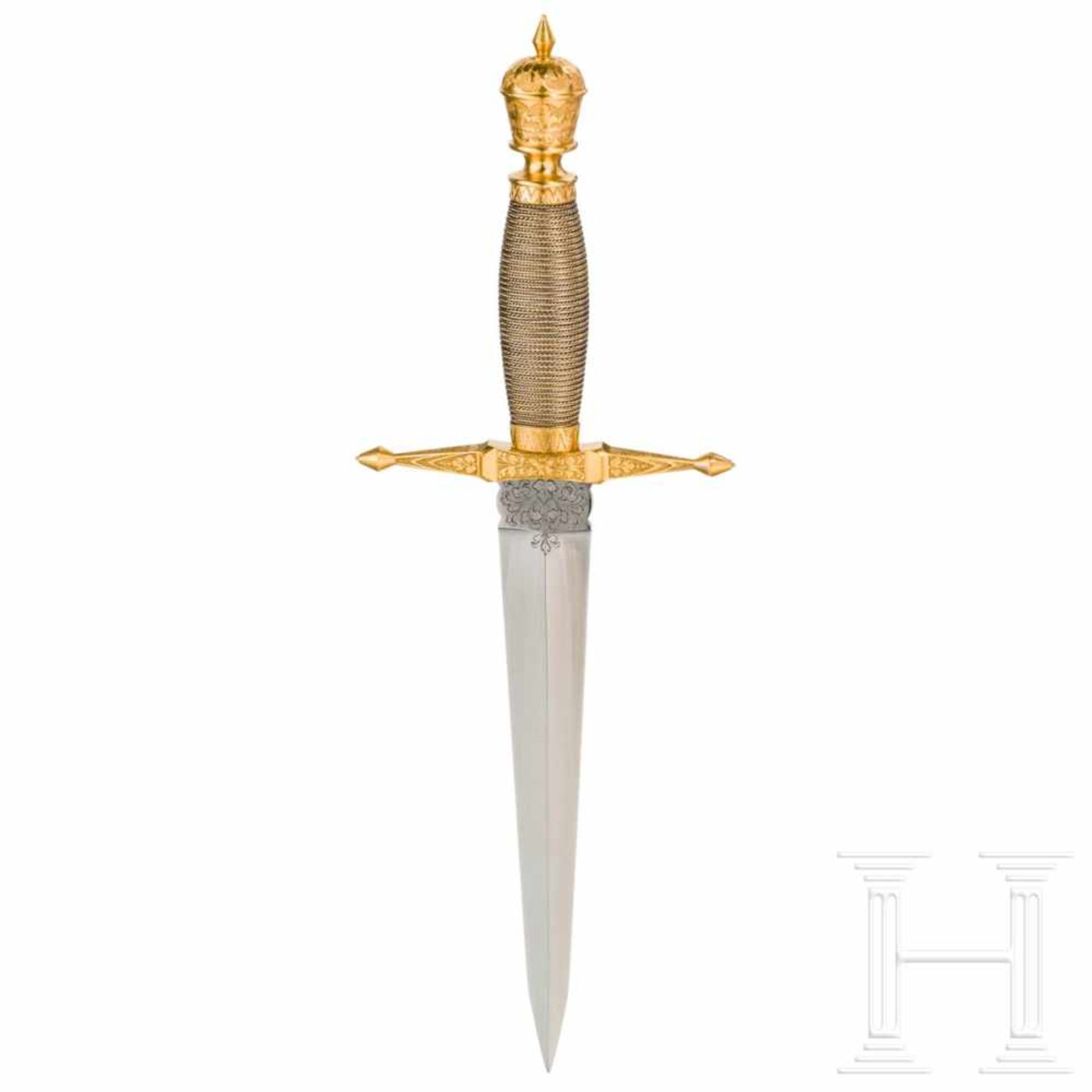 A gold presentation dagger of the GDRThe double-edged thrusting blade with chiselled foliage at - Bild 2 aus 5