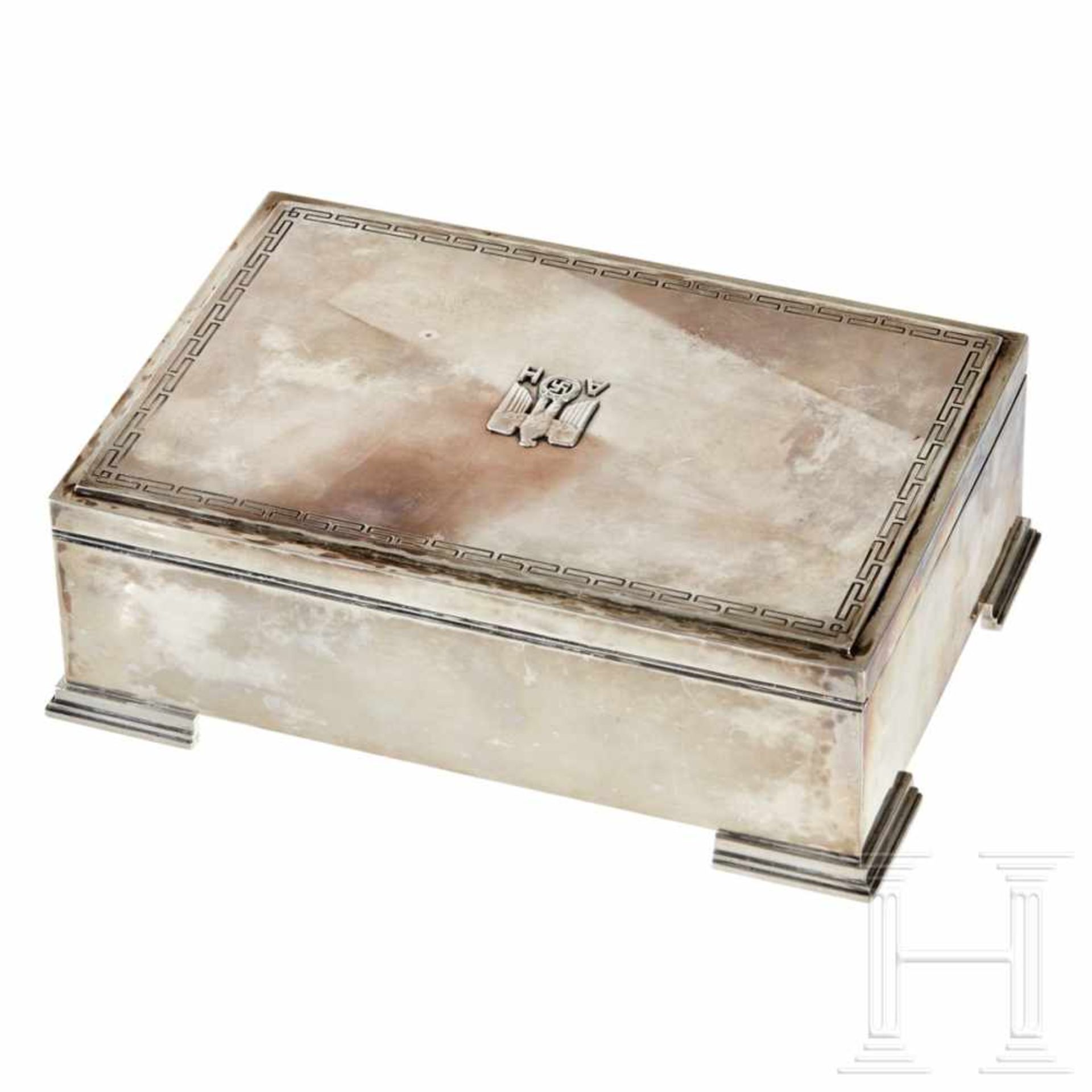 Adolf Hitler – a Cigar Box from his Personal Silver ServiceSilver with highly polished surfaces, a - Bild 2 aus 6